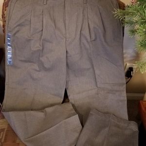 Grey pleated Croft & Barrow 40x32 Easy Care Khaki